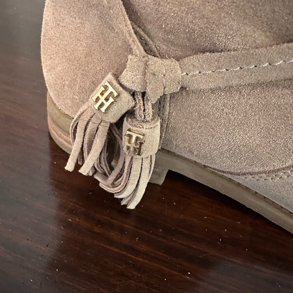 Tommy Hilfiger Tan Suede Ankle Boots with Tassel - Picture 2 of 6